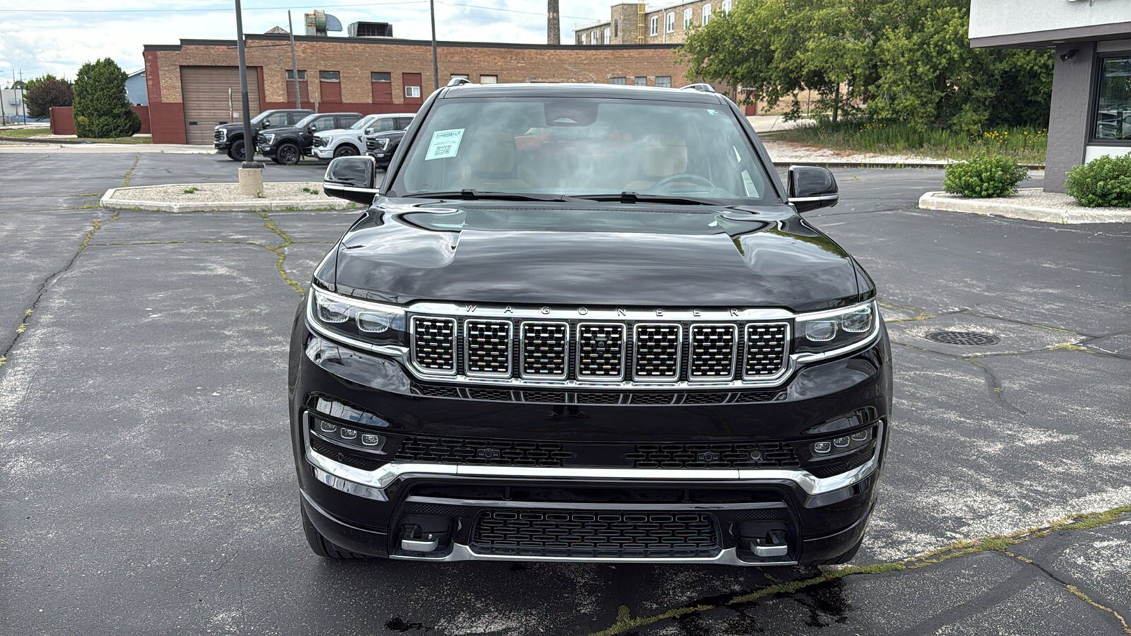 Used 2023 Jeep Grand Wagoneer L Series III w/ Rear Seat Video Group 1 AWD/4WD image 3