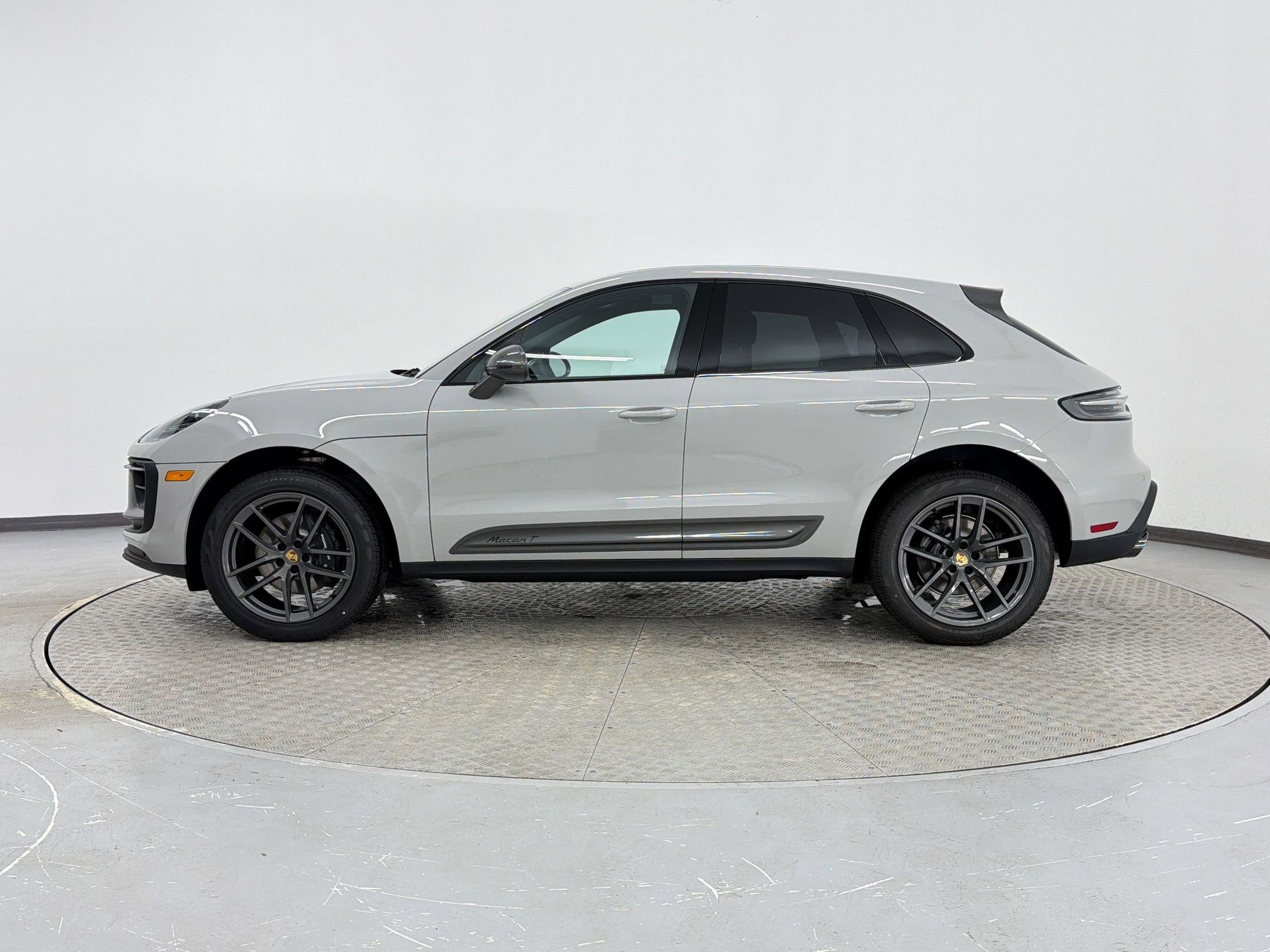 New 2026 Porsche Macan Turbo image 2