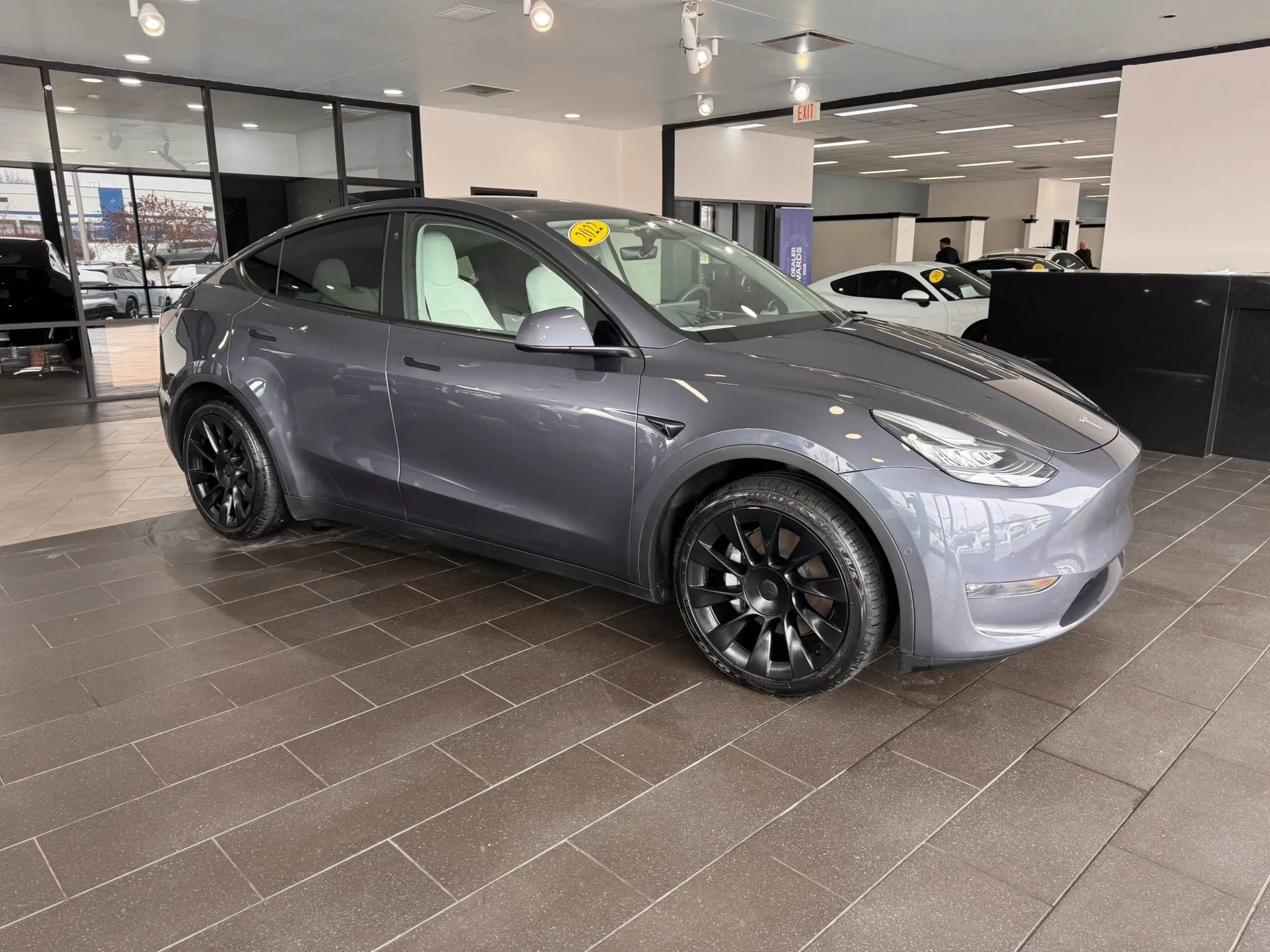 Used 2022 Tesla Model Y Long Range image 5