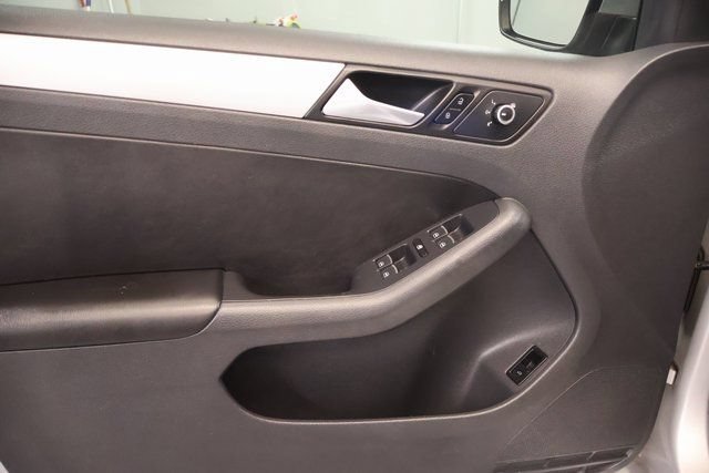 Used 2014 Volkswagen Jetta SE FWD image 9