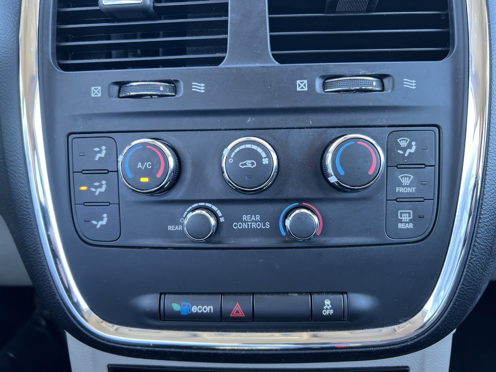 Used 2020 Dodge Grand Caravan SE w/ UConnect Hands-Free Group FWD image 5