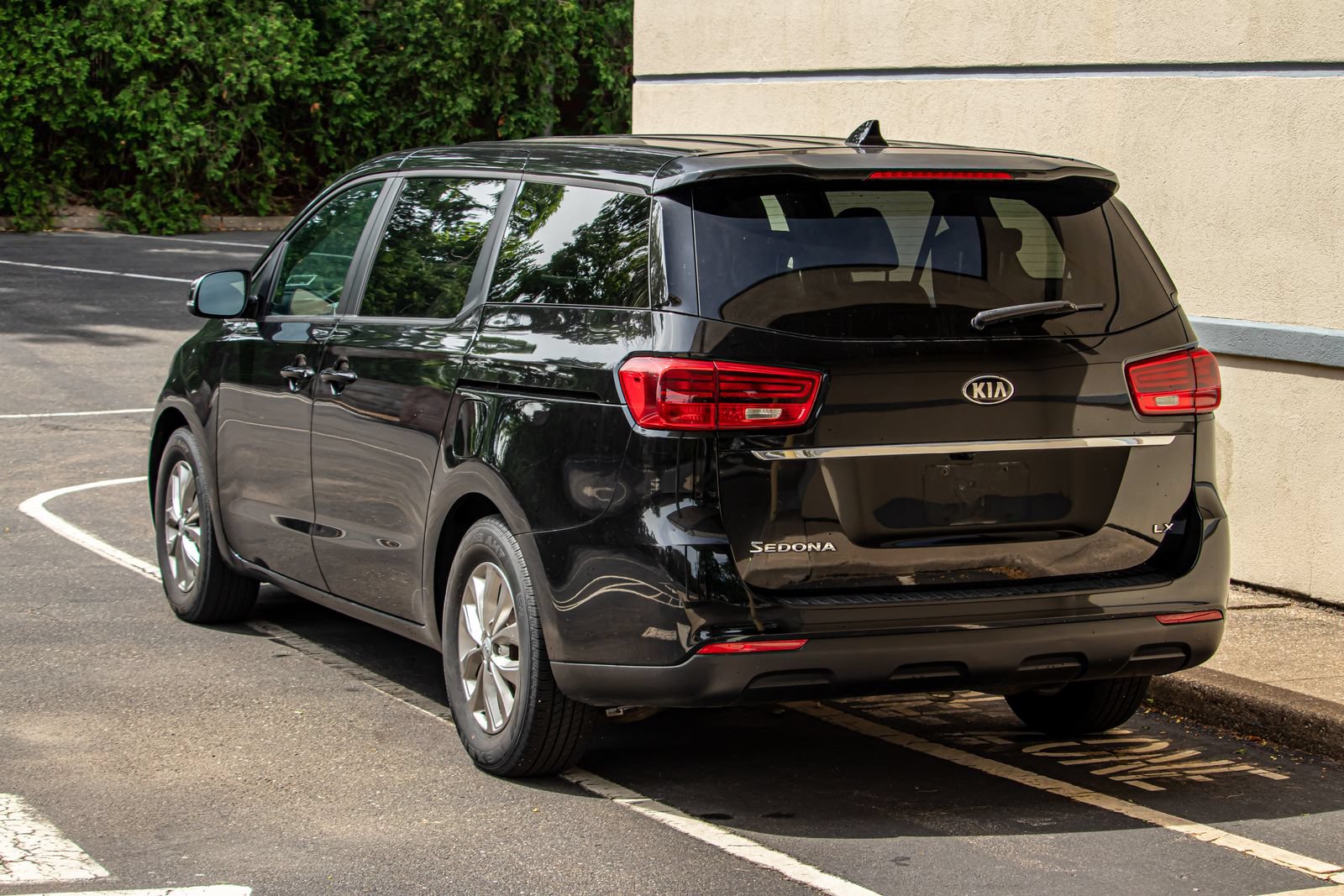 Used 2021 Kia Sedona LX FWD image 6