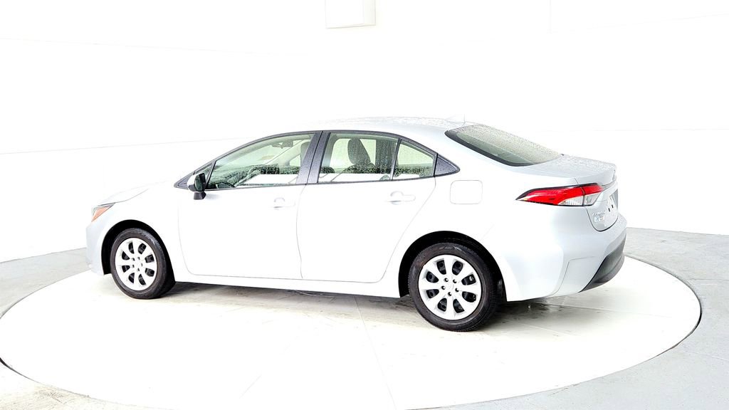 Used 2024 Toyota Corolla LE FWD image 4