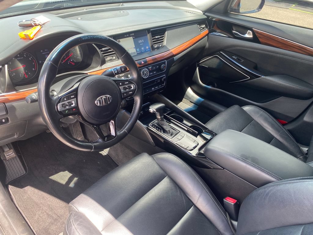 Used 2017 Kia Cadenza Premium w/ Luxury Package FWD image 13