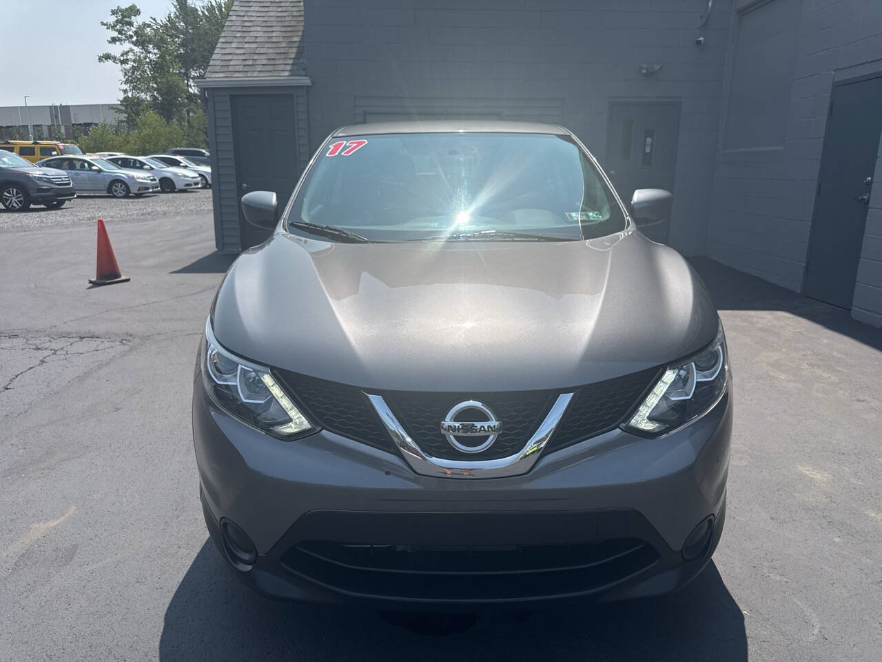 Used 2017 Nissan Rogue Sport S AWD/4WD image 2