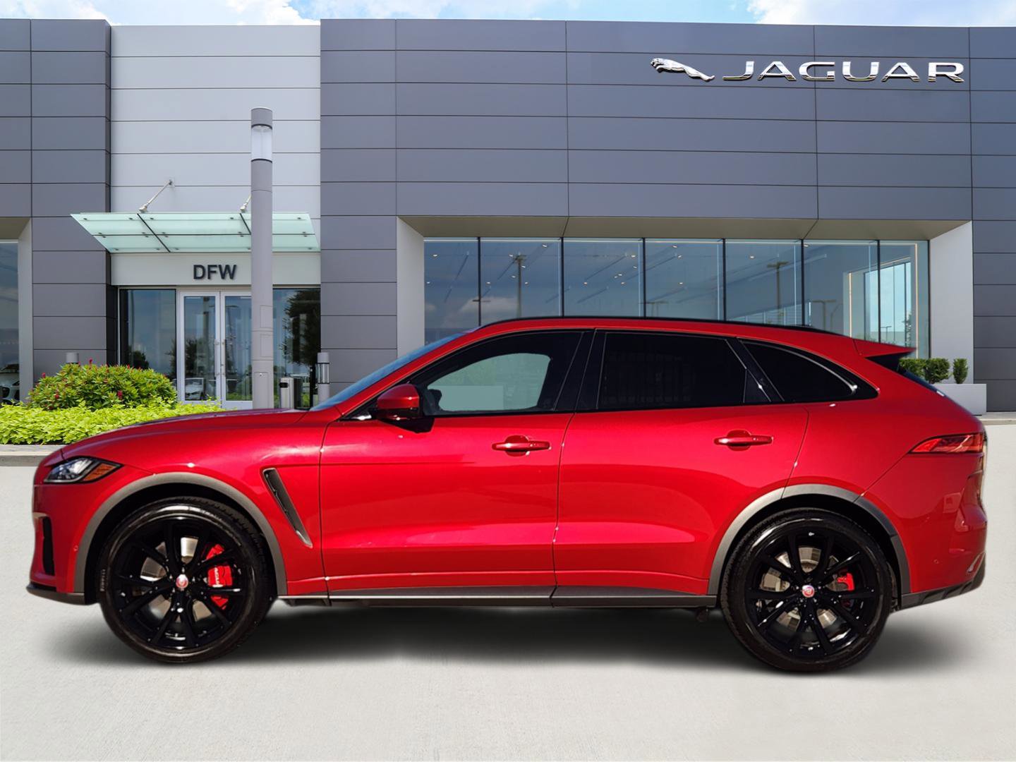 Used 2020 Jaguar F-PACE SVR image 3