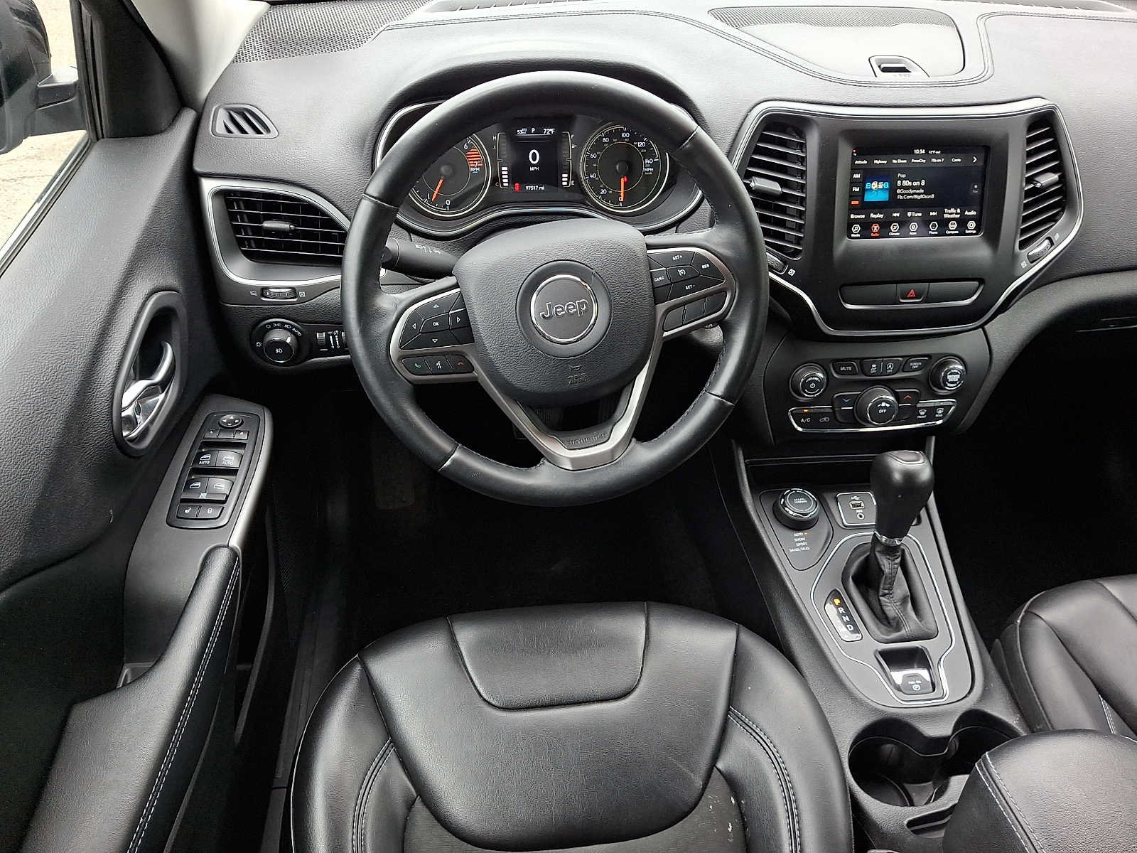 Used 2019 Jeep Cherokee Latitude Plus AWD/4WD image 12