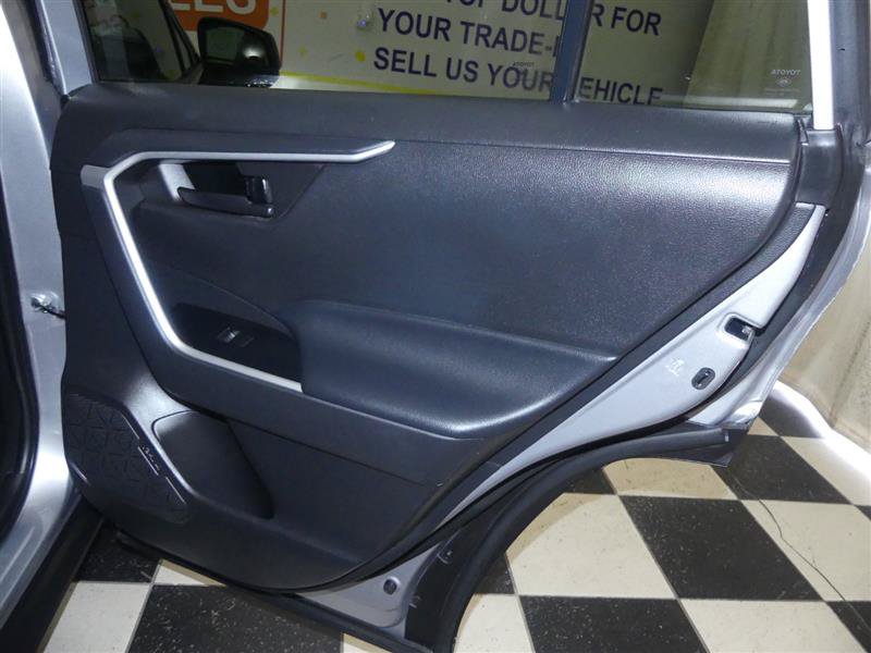 Used 2022 Toyota RAV4 LE AWD/4WD image 25