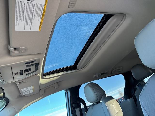 Used 2025 Toyota Sienna XLE image 21