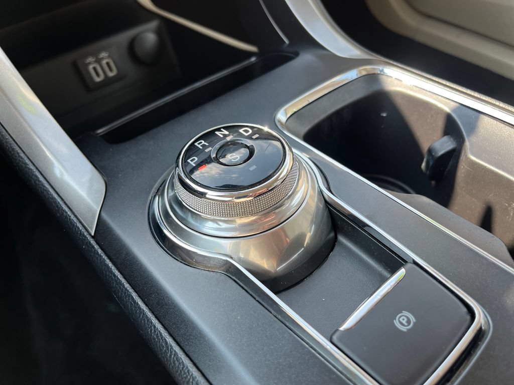 Used 2019 Ford Fusion SE FWD image 26
