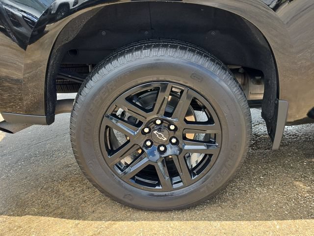 Used 2024 Chevrolet Silverado 1500 Custom w/ LPO, Dark Essentials Package RWD image 5
