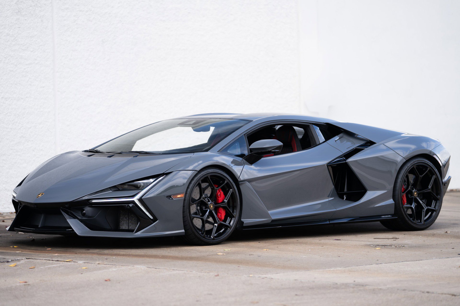 Used 2024 Lamborghini Revuelto image 3