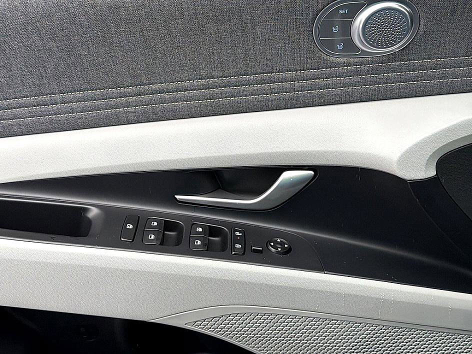 New 2026 Hyundai Elantra Limited image 16