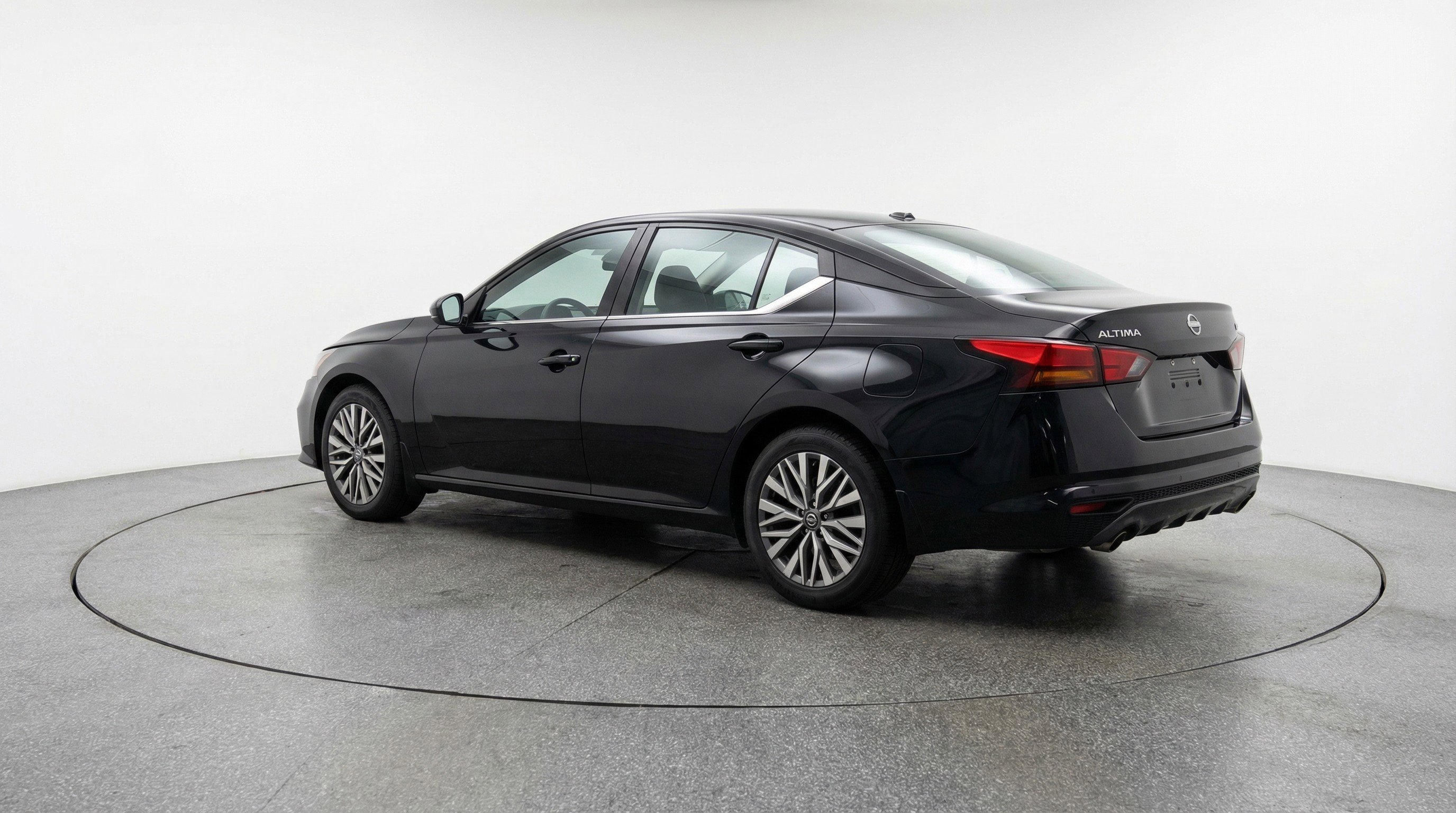 Used 2025 Nissan Altima 2.5 SV image 6