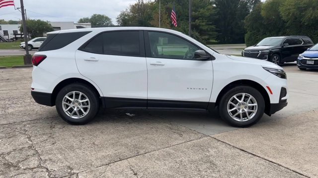 Used 2024 Chevrolet Equinox LS w/ LS Convenience Package FWD image 3