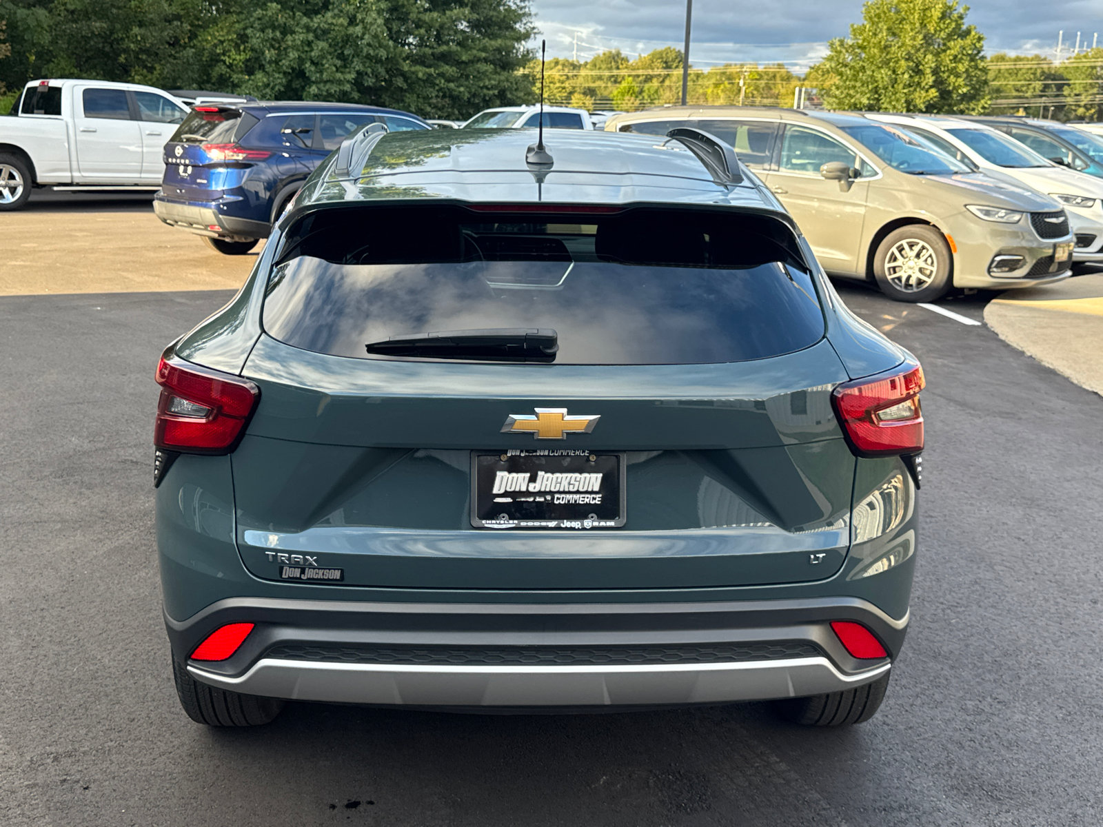 Used 2025 Chevrolet Trax LT FWD image 6