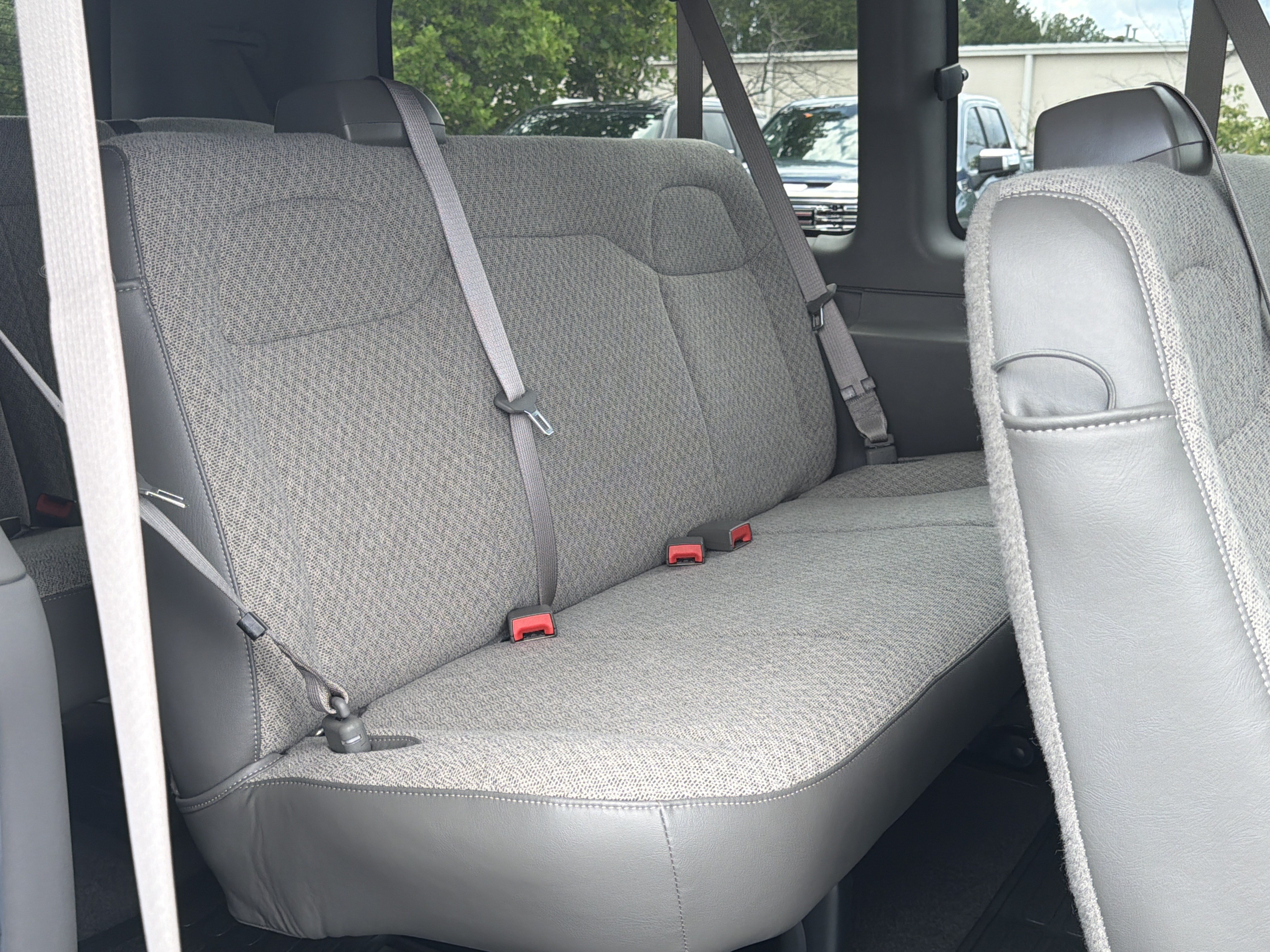 Used 2022 Chevrolet Express 2500 LT RWD image 16