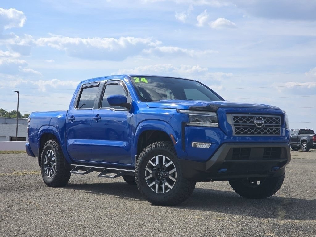 Used 2024 Nissan Frontier SL w/ Technology Package AWD/4WD image 2