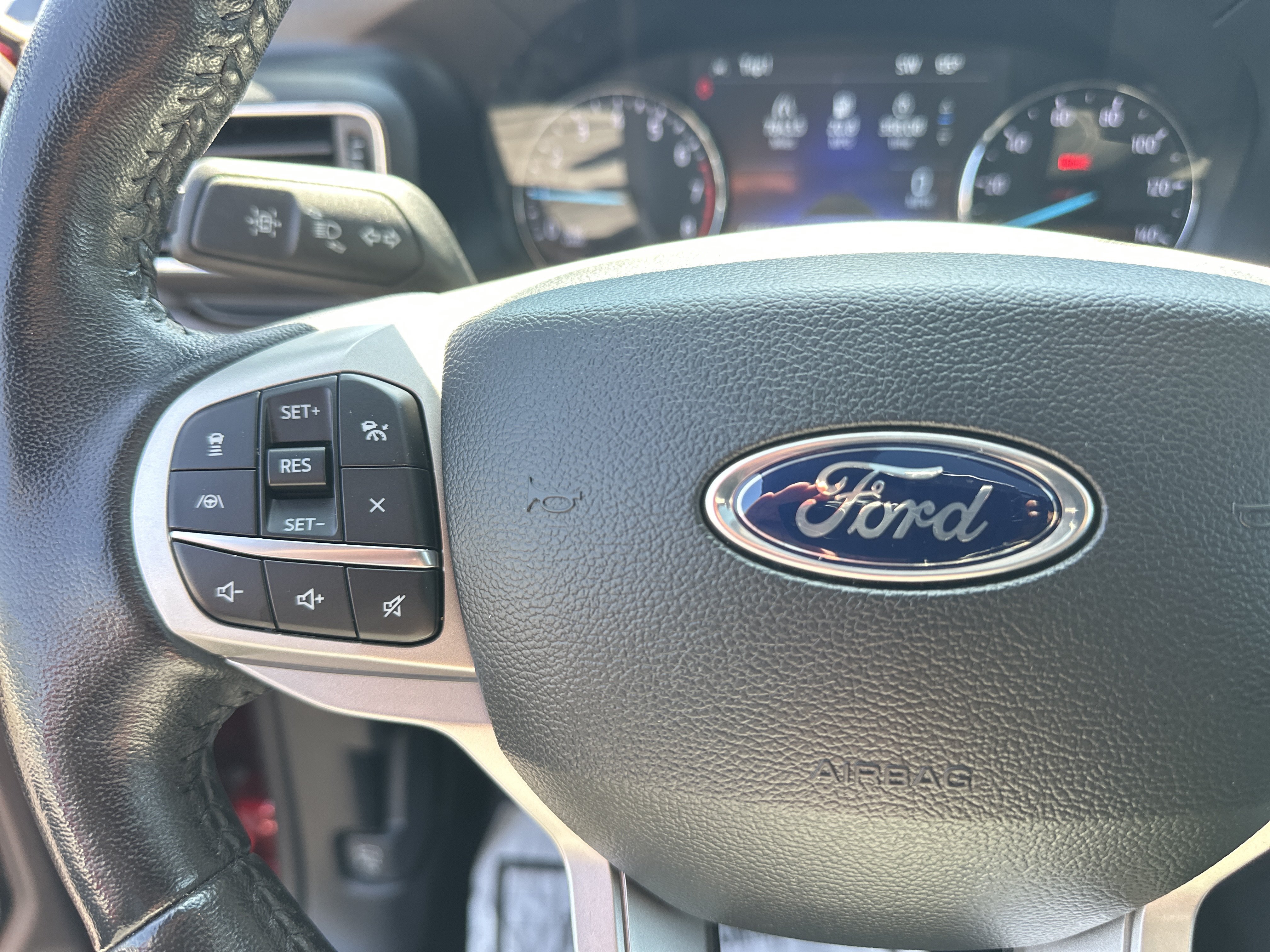 Used 2023 Ford Explorer Limited w/ Limited Technology Package RWD image 26