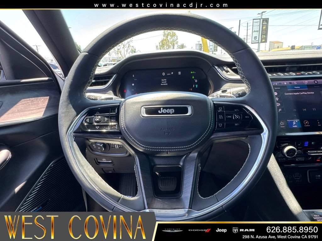 Used 2023 Jeep Grand Cherokee Overland AWD/4WD image 25
