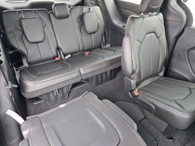 New 2027 Chrysler Pacifica LX FWD image 26