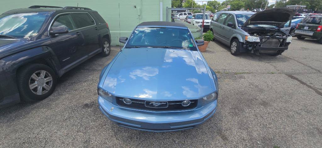 Used 2007 Ford Mustang Convertible RWD image 5