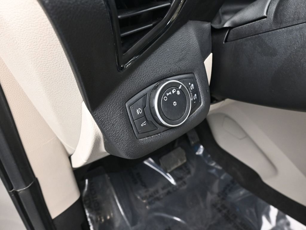 Used 2018 Ford Escape Titanium w/ Ford Safe & Smart Package image 18