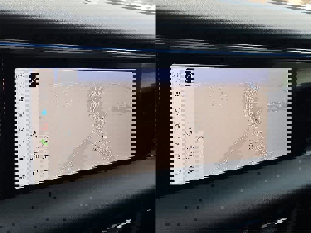 Used 2025 Porsche Macan 4S Electric image 19