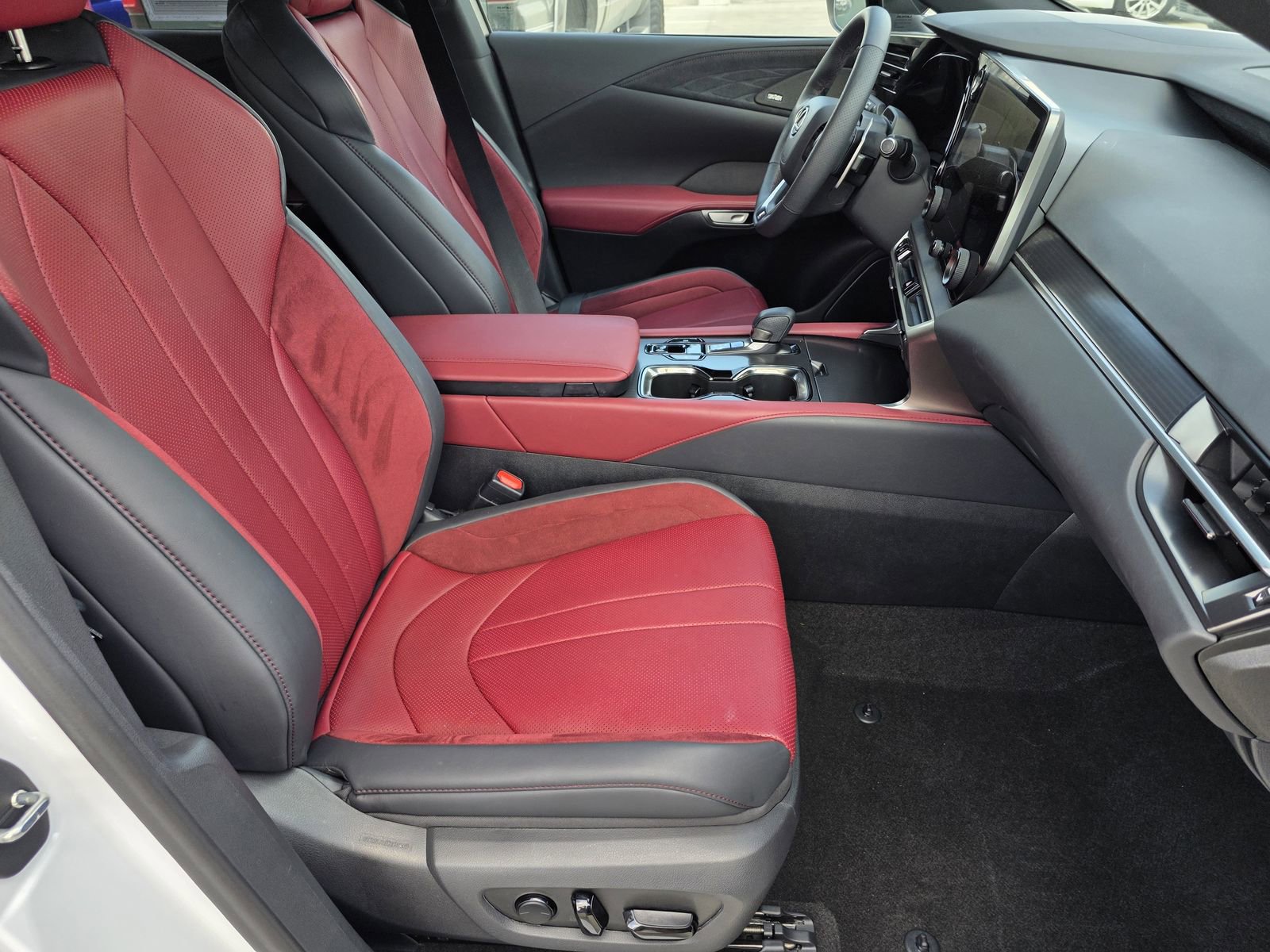 Used 2024 Lexus RX 500h F Sport w/ Convenience Package image 13