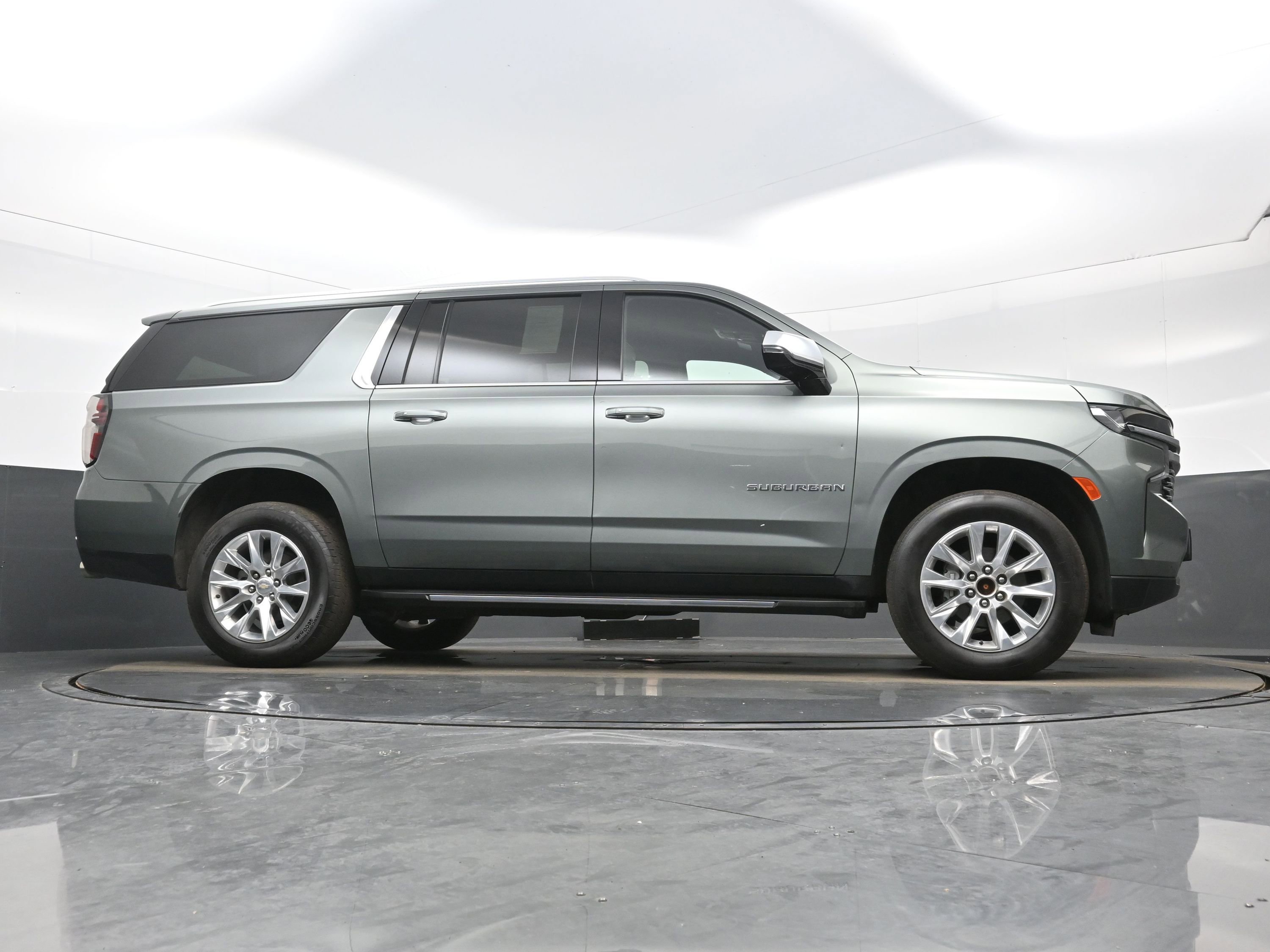 Used 2023 Chevrolet Suburban Premier AWD/4WD image 32