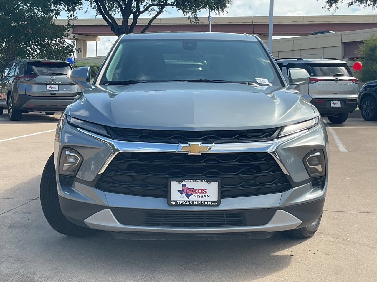 Used 2025 Chevrolet Blazer LT FWD image 2