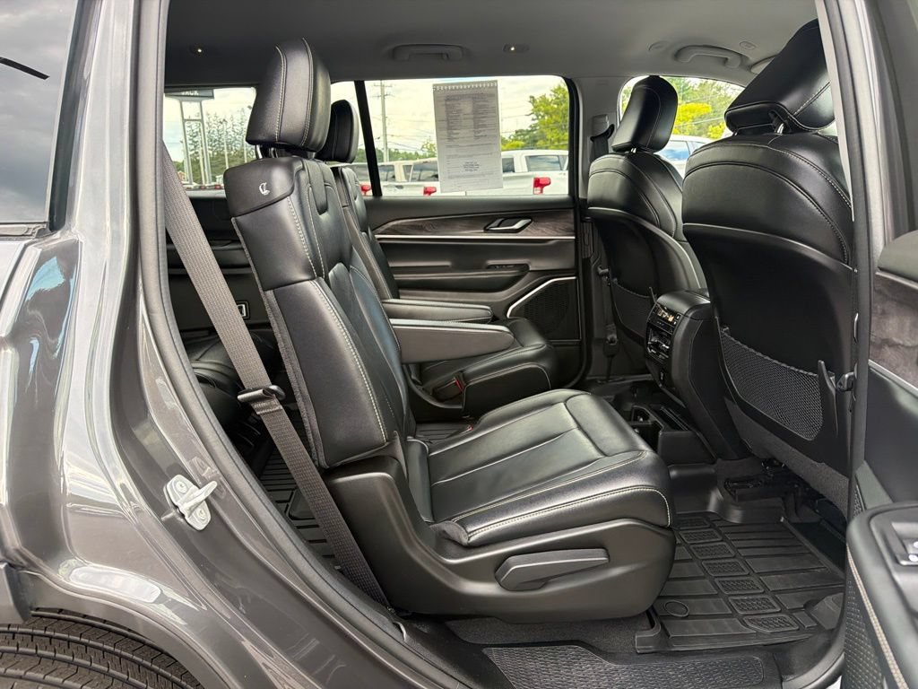 Used 2022 Jeep Grand Cherokee L Limited AWD/4WD image 34