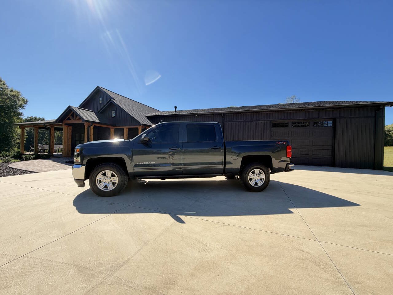 Used 2018 Chevrolet Silverado 1500 LT w/ LT Fleet Plus Package AWD/4WD image 1