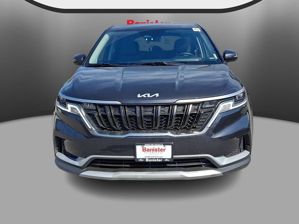 Used 2024 Kia Carnival LX FWD image 2