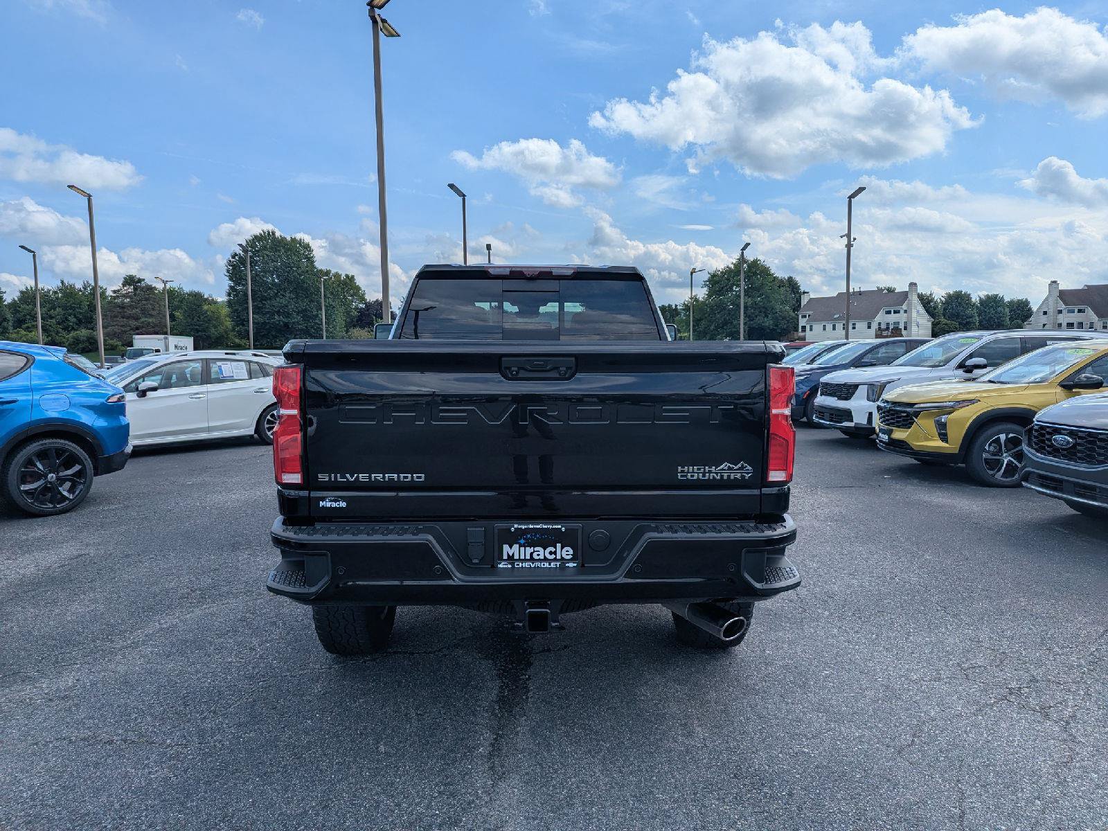 Used 2024 Chevrolet Silverado 2500 High Country w/ Technology Package AWD/4WD image 6