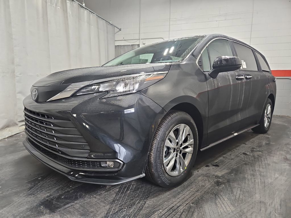 New 2026 Toyota Sienna XLE image 4