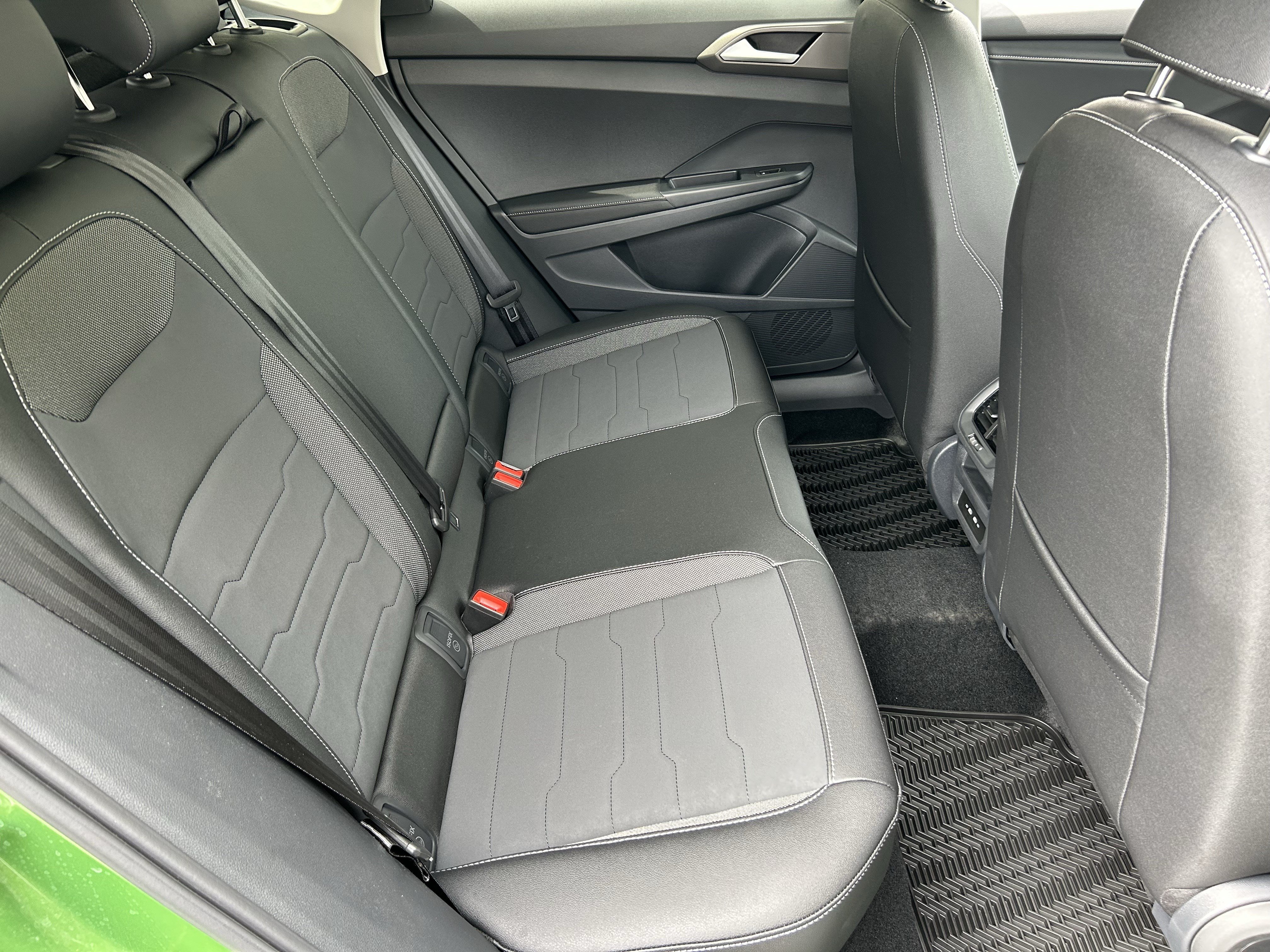 New 2026 Volkswagen Taos SE FWD image 10