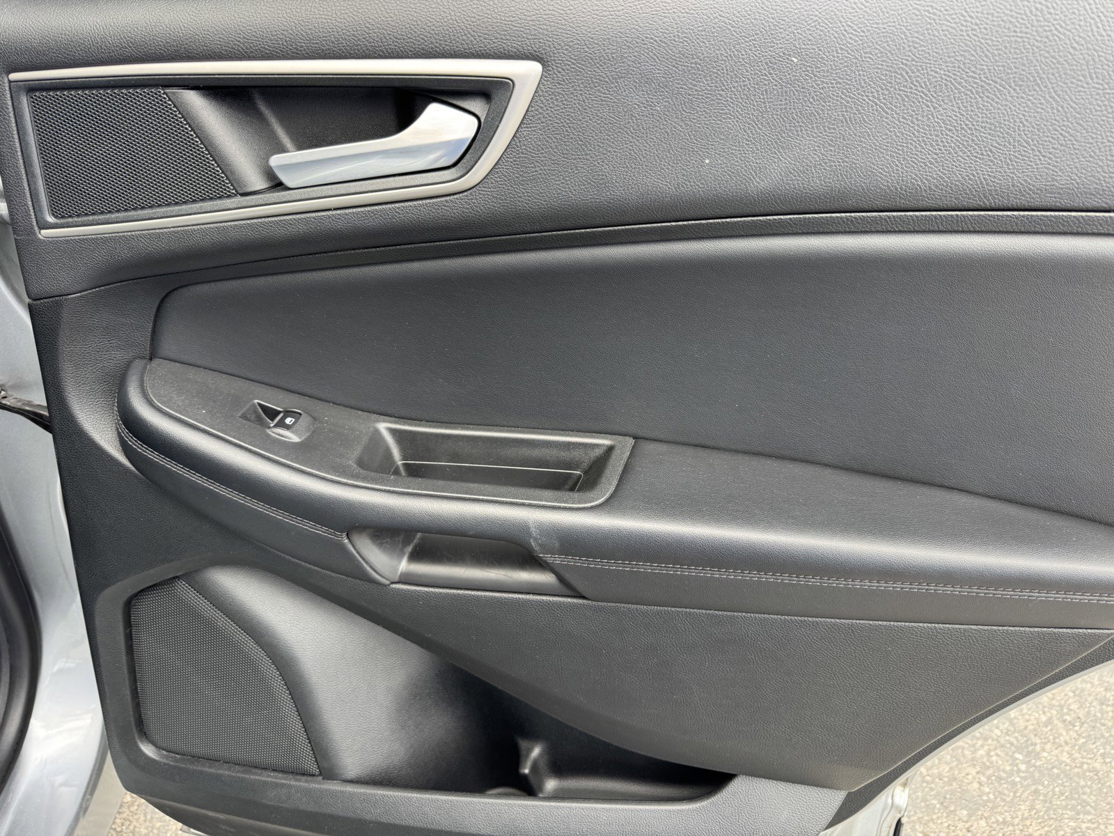 Used 2024 Ford Edge SEL image 11