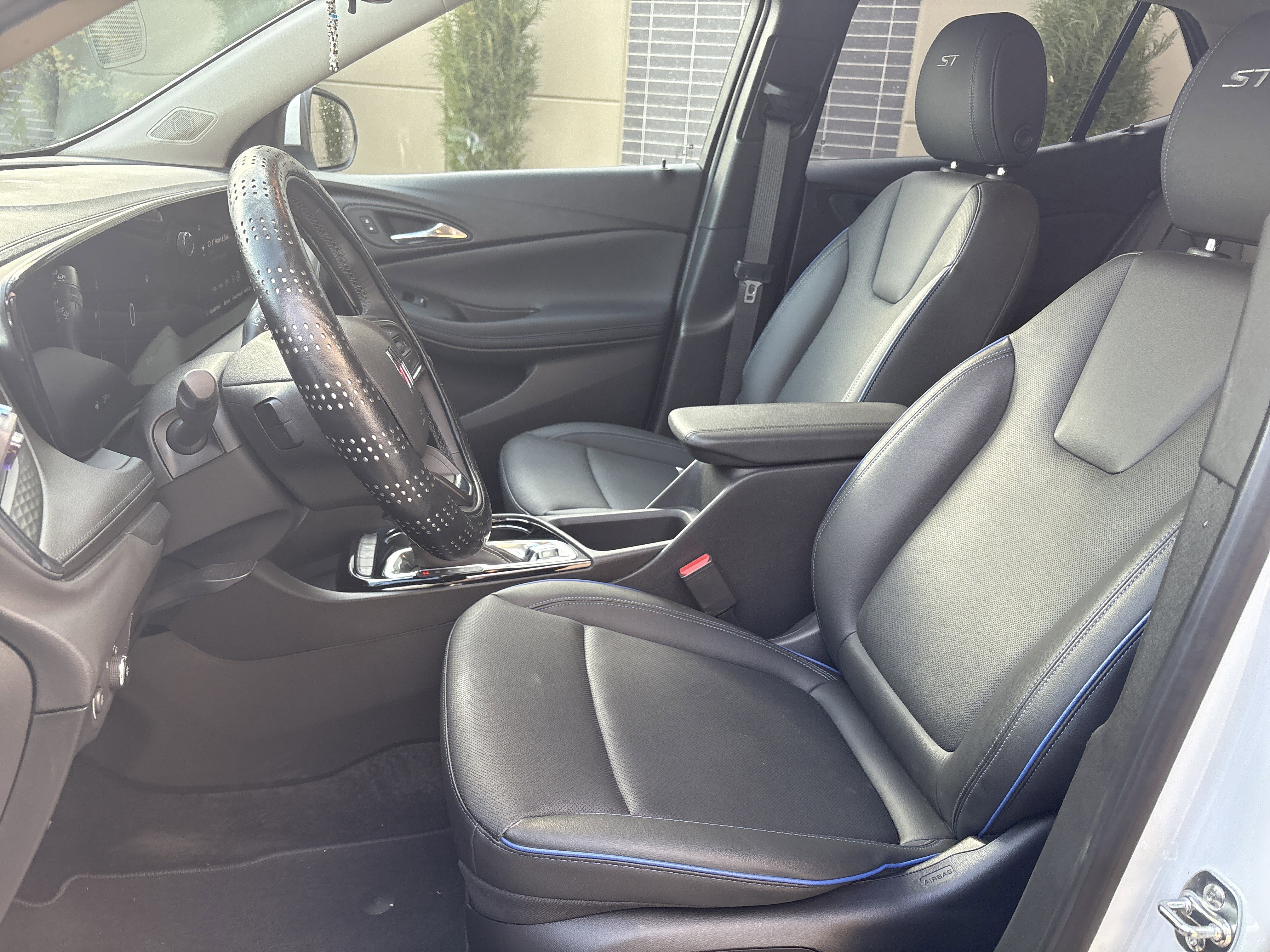 Used 2025 Buick Encore GX Sport Touring w/ Comfort Package image 16