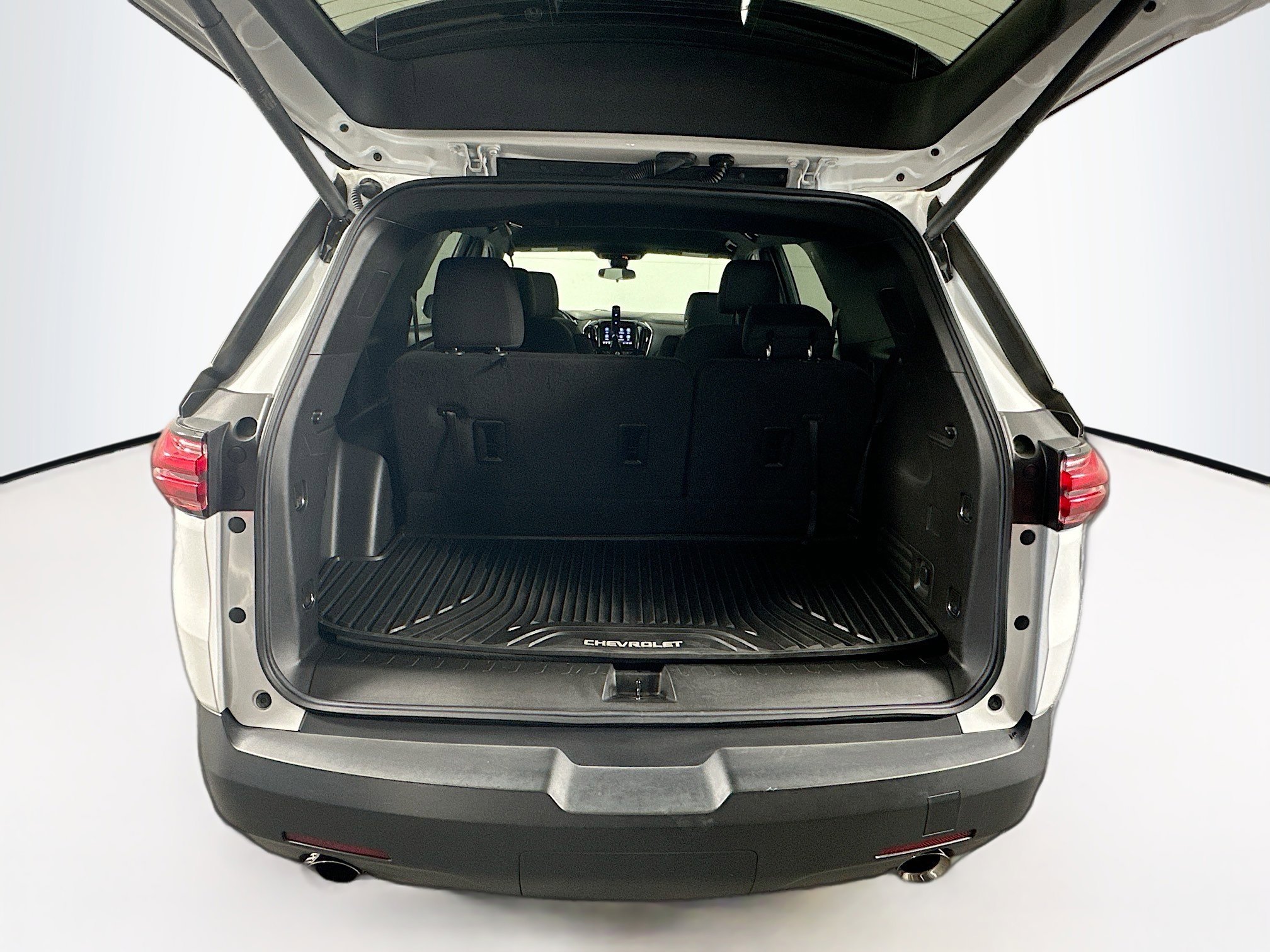 Used 2023 Chevrolet Traverse LT image 30