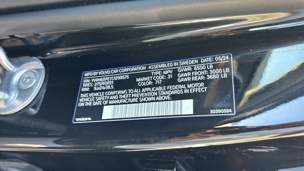 Certified 2025 Volvo XC90 T8 Plus AWD/4WD image 34