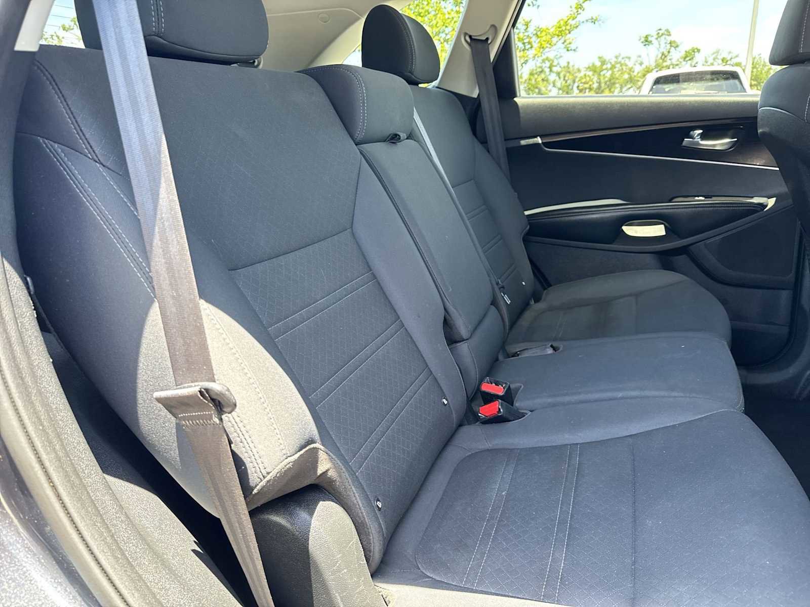 Used 2020 Kia Sorento LX FWD image 17