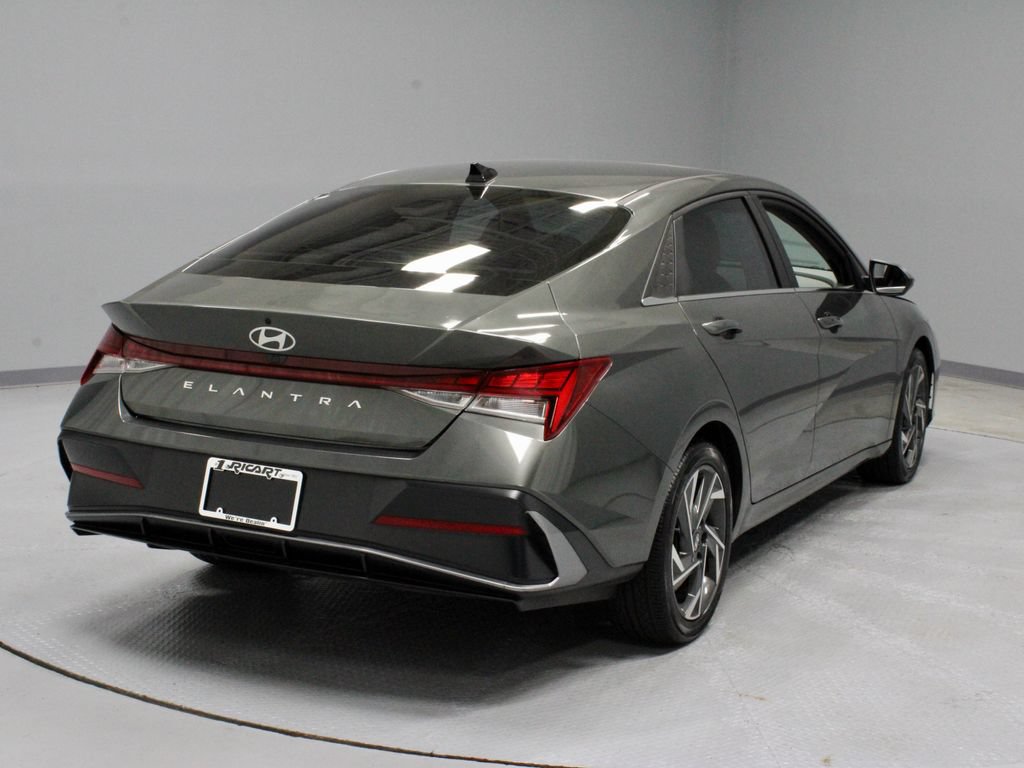 Used 2024 Hyundai Elantra SEL w/ Convenience Package FWD image 13