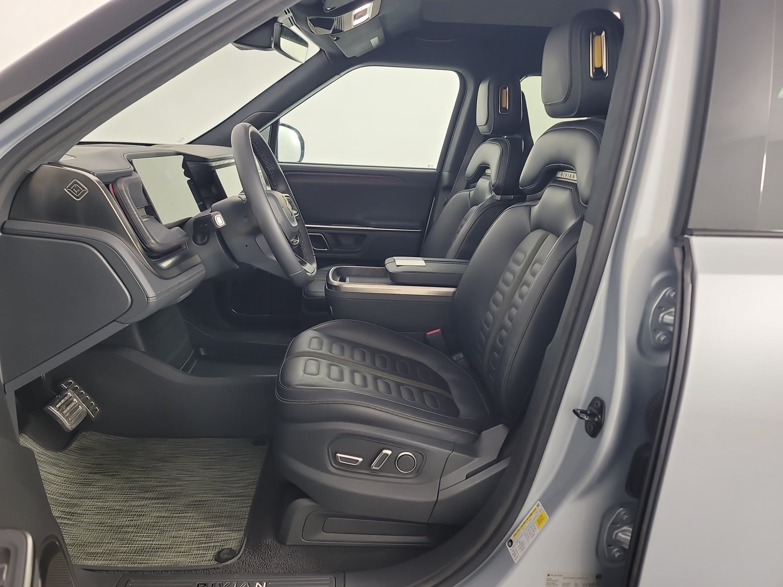 Used 2024 Rivian R1T Adventure Dual AWD/4WD image 20