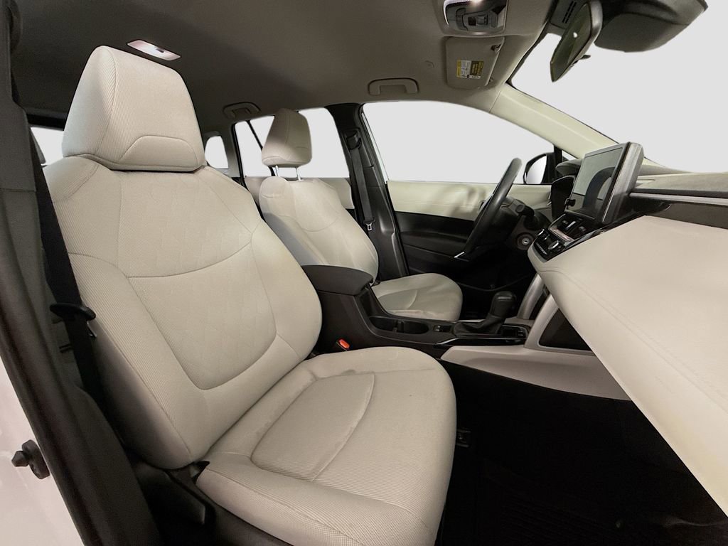 Certified 2025 Toyota Corolla Cross L image 18