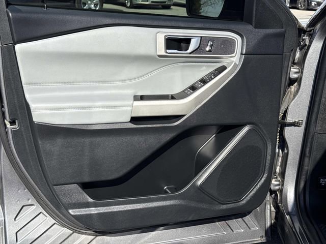 Used 2022 Ford Explorer XLT w/ Equipment Group 202A image 11