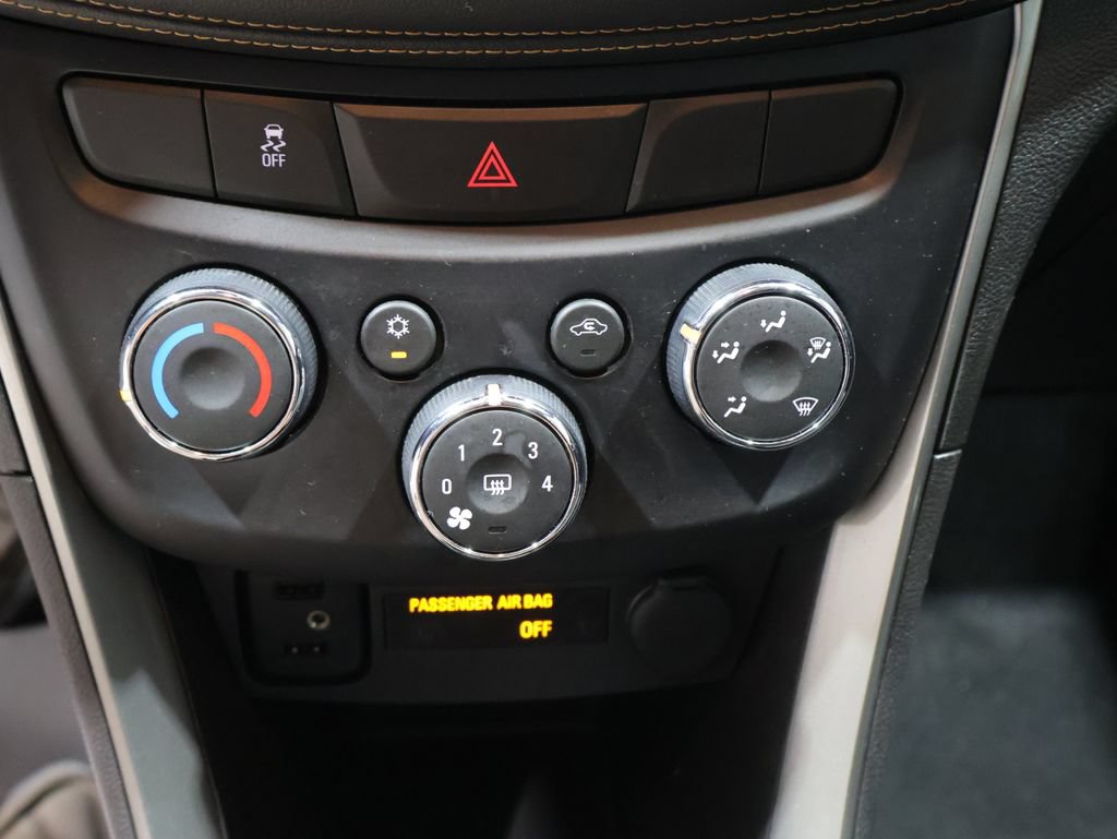 Used 2018 Chevrolet Trax LT w/ LT Convenience Package AWD/4WD image 27