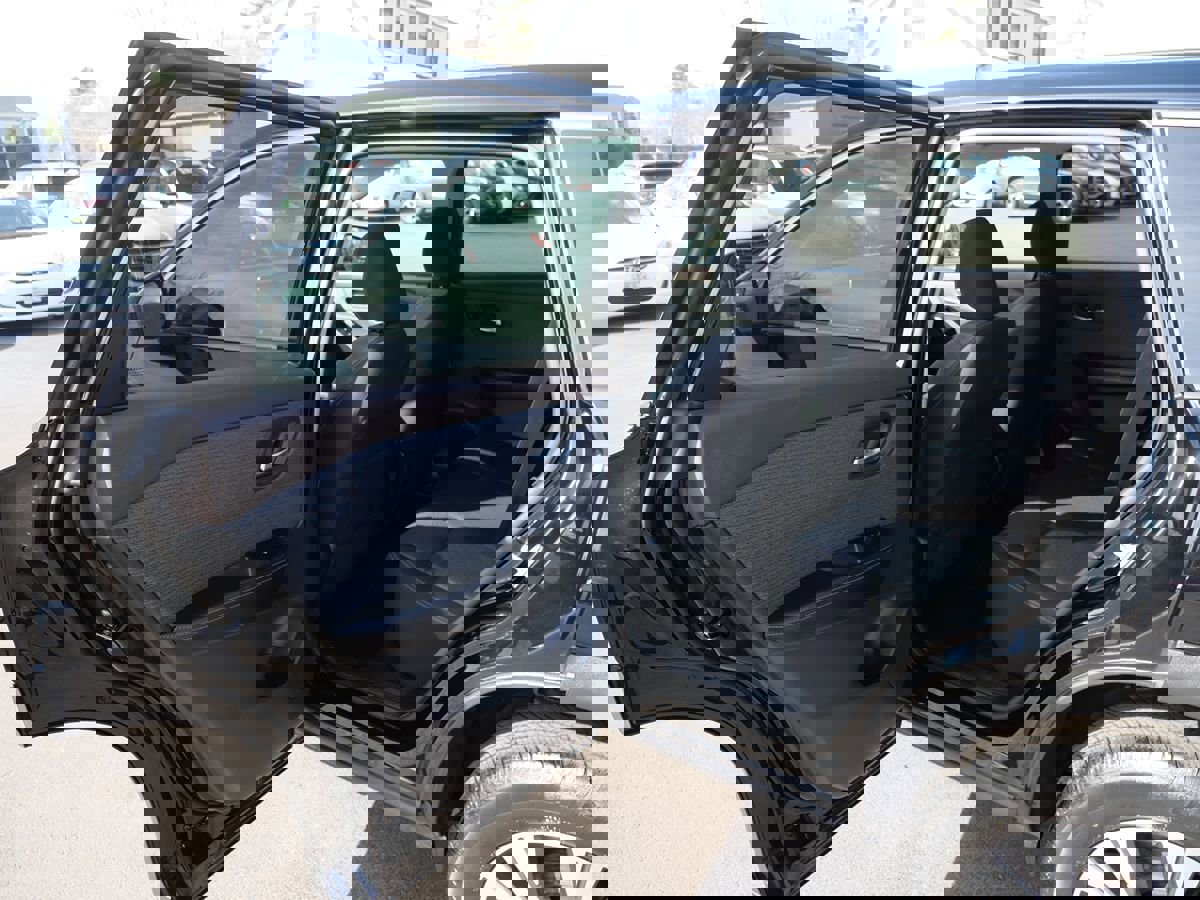 Used 2021 Nissan Rogue SV image 25