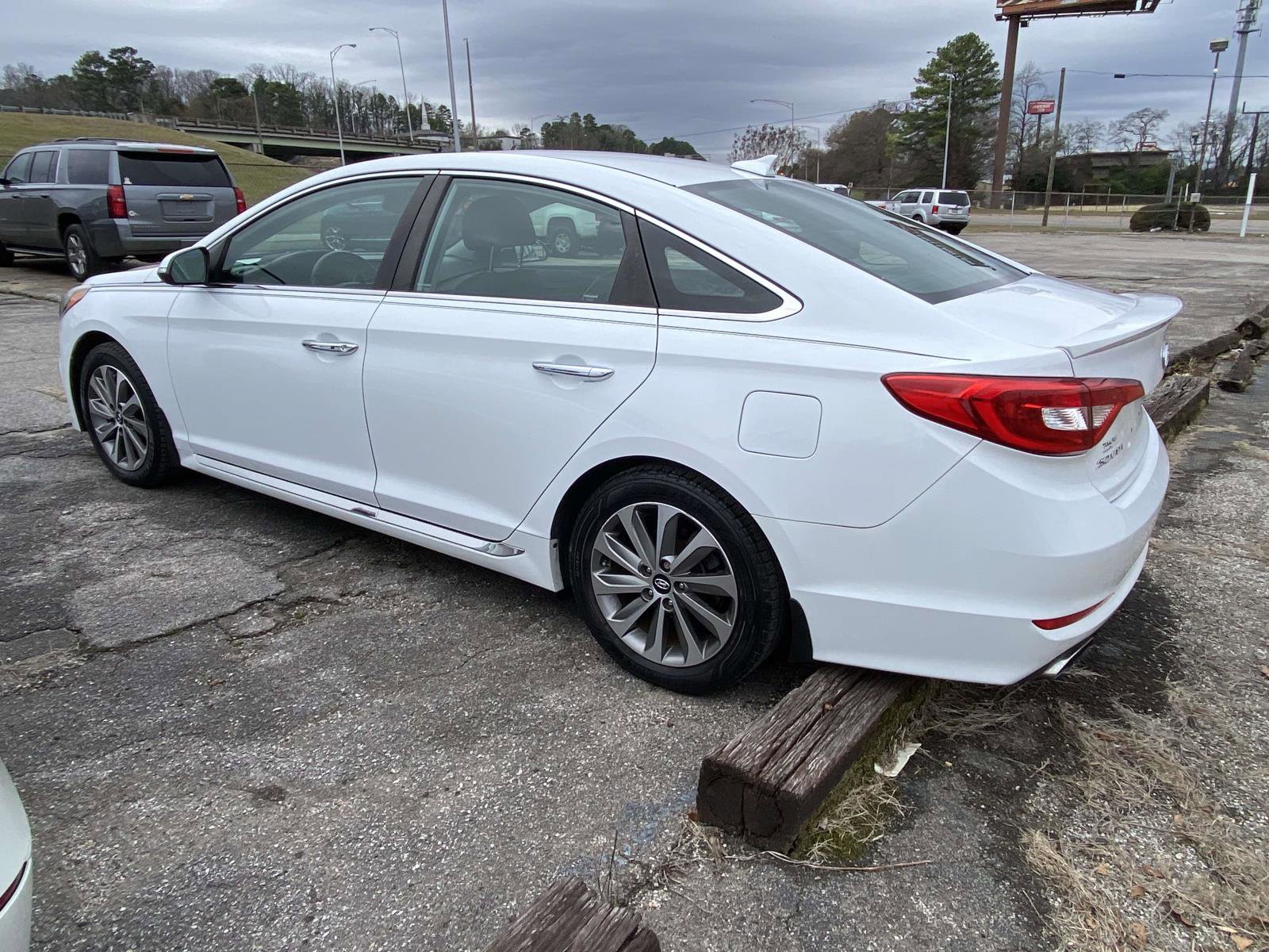 Used 2016 Hyundai Sonata Sport w/ Option Group 03 image 3