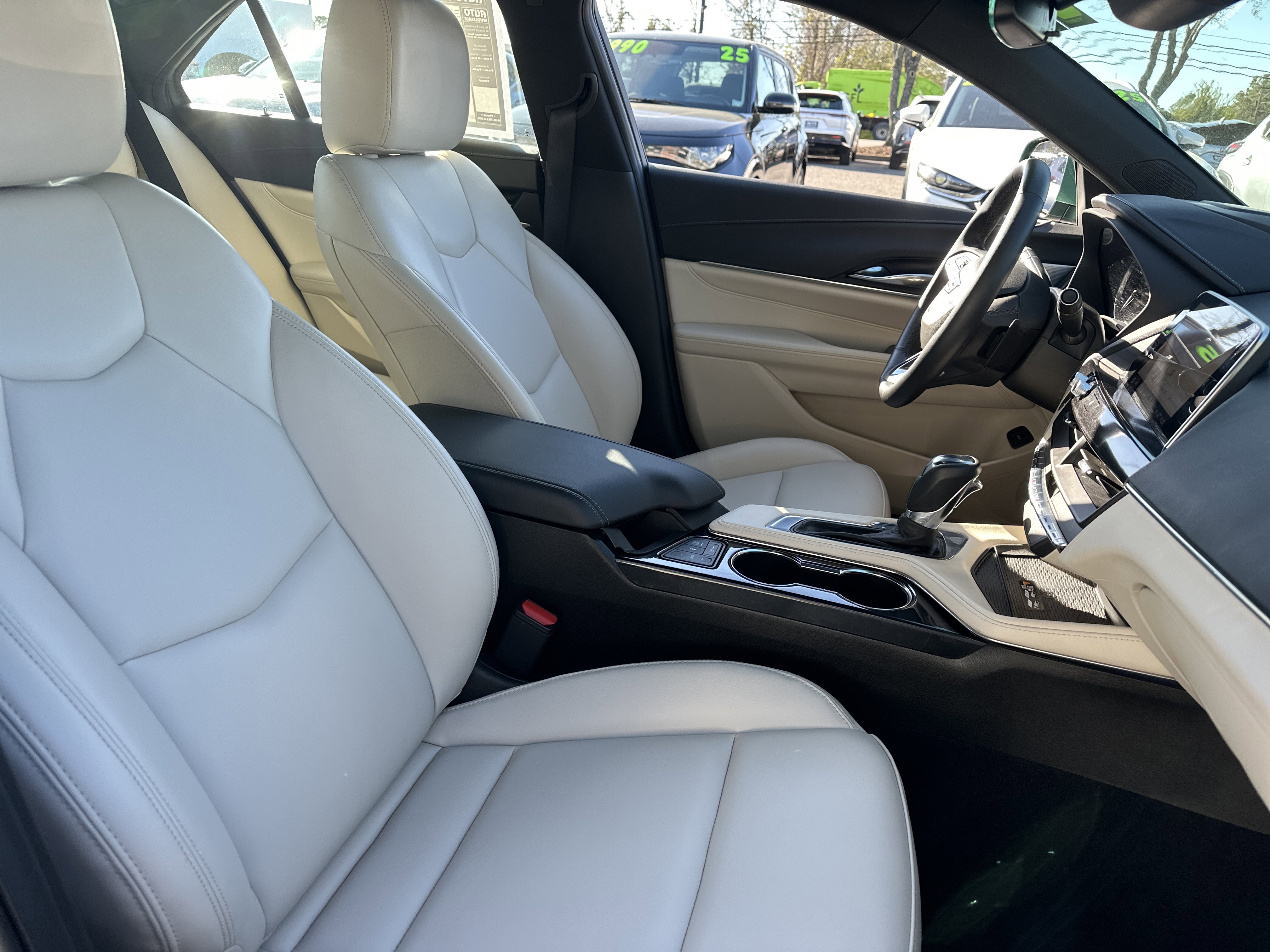 Used 2025 Cadillac CT4 Luxury image 13